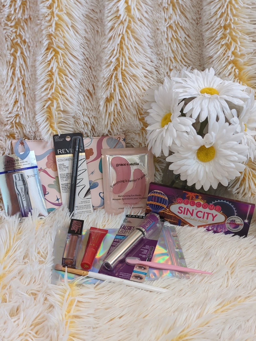 ❣️👩🏻🎤Essence "Welcome to Sin City" eyeshadow palette & Assorted Makeup❣️